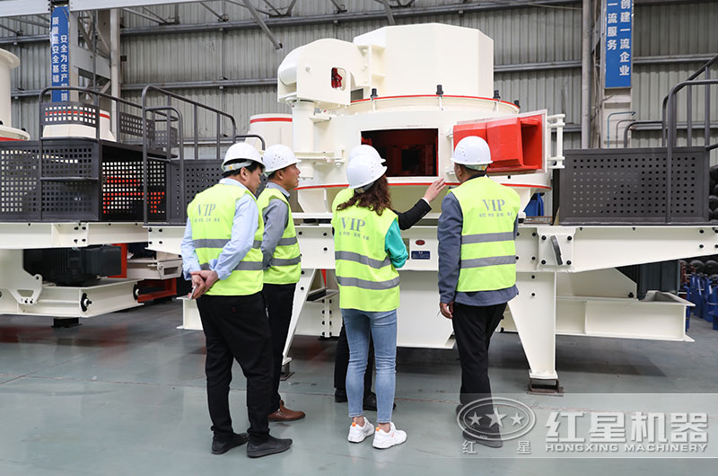 客戶來廠參觀制砂機設(shè)備