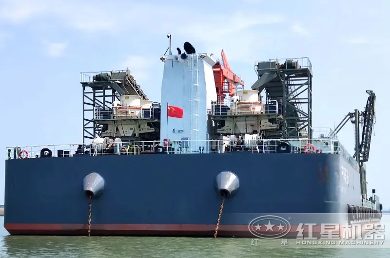 水上砂石生產(chǎn)巨輪