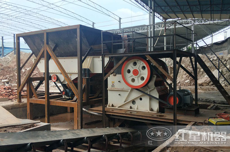 大型道砟和石渣破碎生產(chǎn)現(xiàn)場(chǎng)