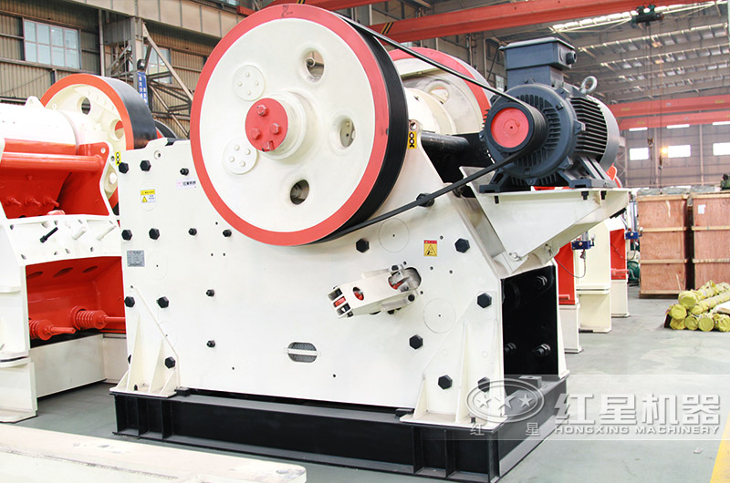 制砂粗碎設(shè)備—顎式破碎機(jī)