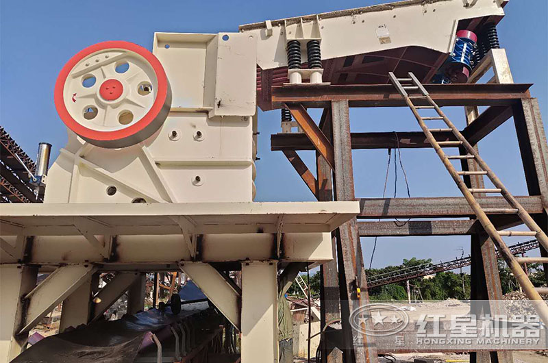 新一代顎式破碎機(jī)作業(yè)現(xiàn)場