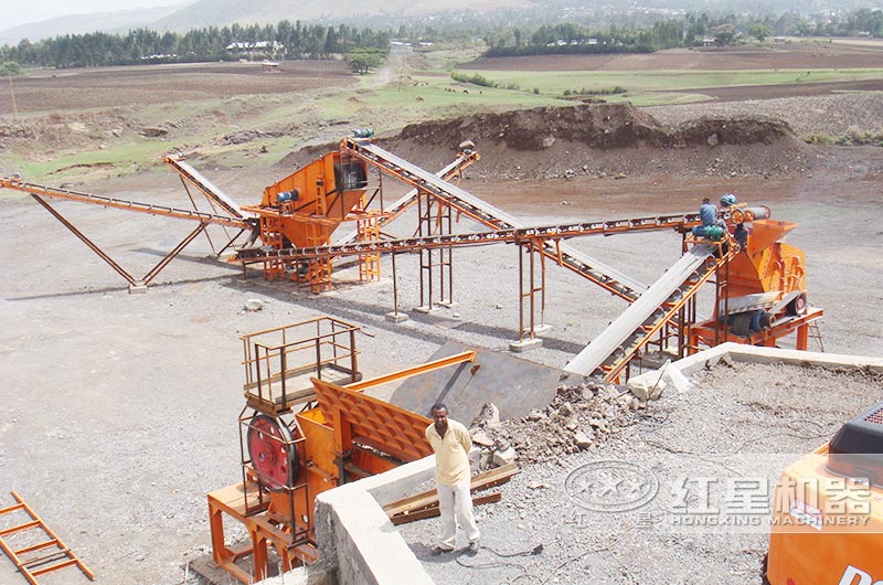 反擊式破碎機(jī)作業(yè)現(xiàn)場(chǎng)